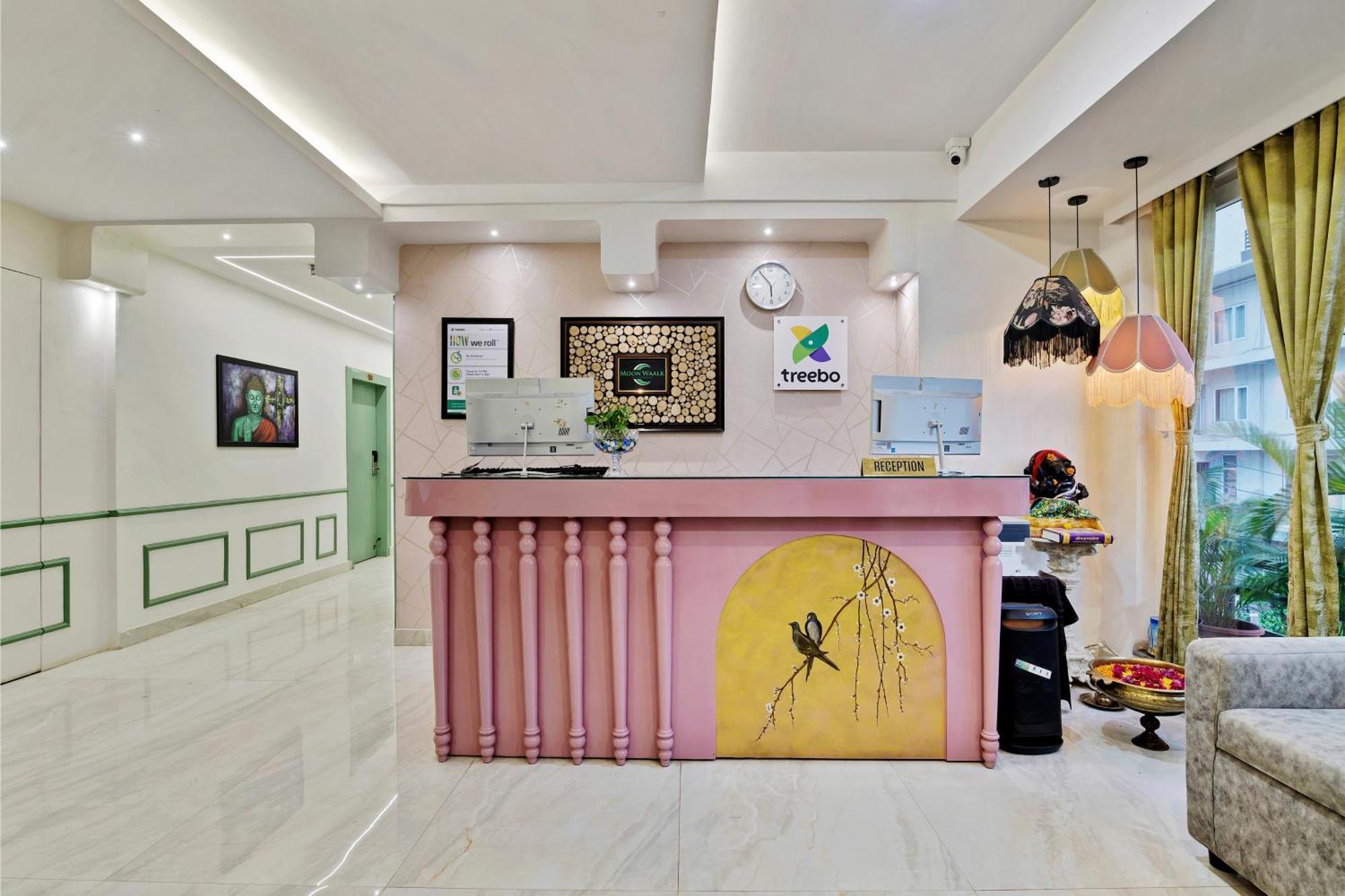 Treebo Moon Waalk Hotel บูบันเนสชวาร์ ภายนอก รูปภาพ