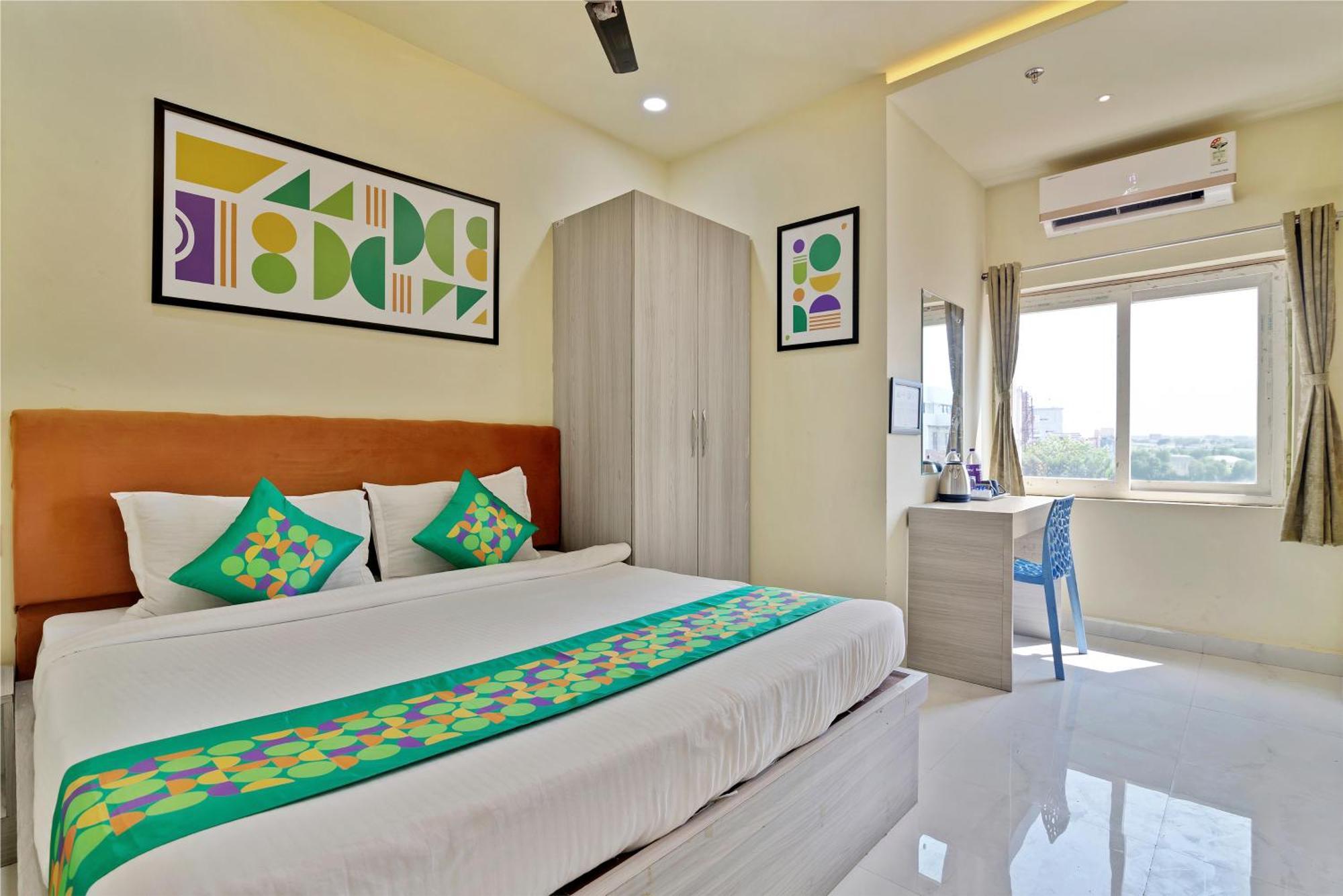 Treebo Moon Waalk Hotel บูบันเนสชวาร์ ภายนอก รูปภาพ