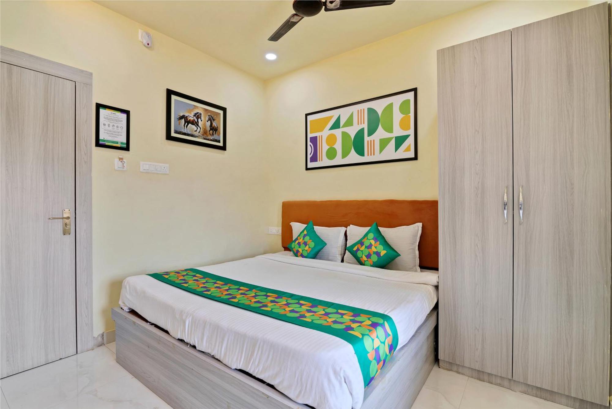 Treebo Moon Waalk Hotel บูบันเนสชวาร์ ภายนอก รูปภาพ